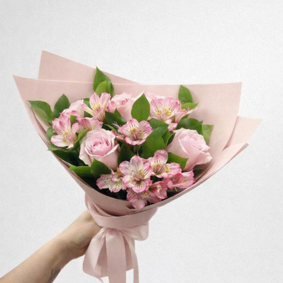 Арт. 0739. Роза 3шт, альстромерия 4шт, оформление