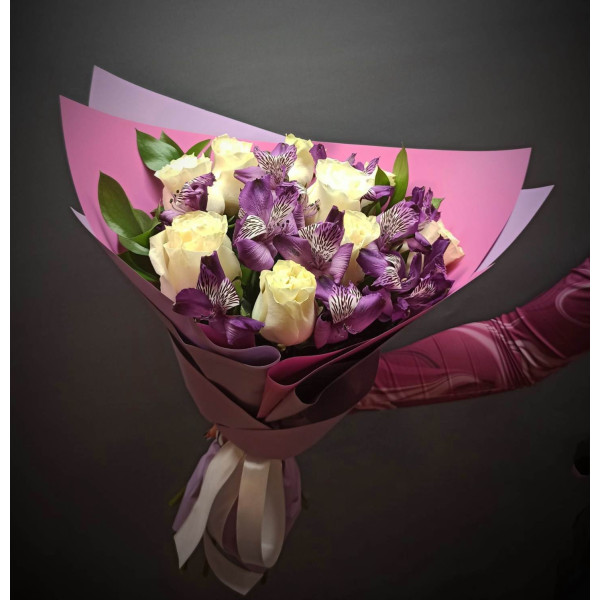 Арт. 0010. Роза 9шт, альстромерия 4шт, матовая пленка, атласная лента