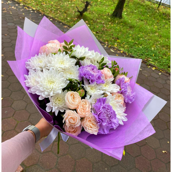 Арт. 0149. Куст. хризантема 3шт, куст.роза 3шт, диантус 3шт, фисташка 1, матовая пленка, атласная лента